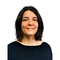 Livia TARDIVO Portrait de Livia Tardivo, chargée de communication, sur fond blanc.