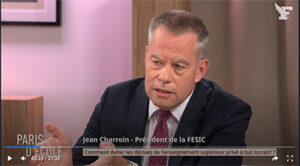 Capture d'écran d'une interview vidéo de Jean Charroin, président de la FESIC, s'exprimant sur un plateau de télévision.